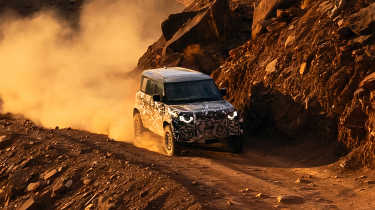 Land Rover Defender OCTA – front